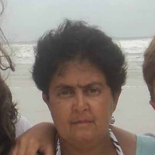 Marcia de Castro apaga velinhas nesta quinta
