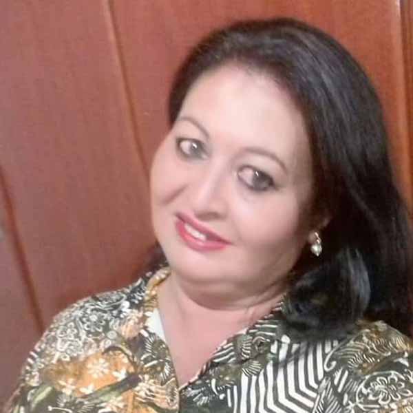 Aparecida Eugênia apaga velinhas nesta terça