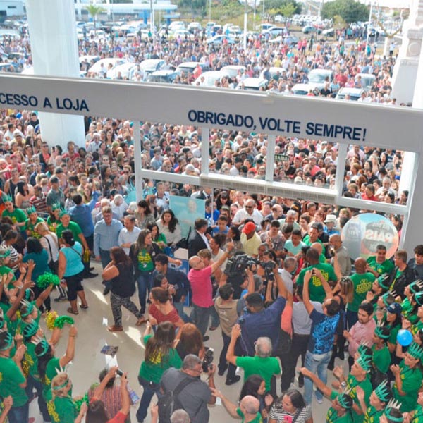 Inauguração da Havan em Marília atrai multidão
