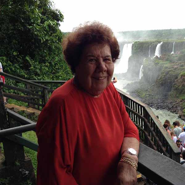 Lucila Nascimento comemora mais um aniversário.