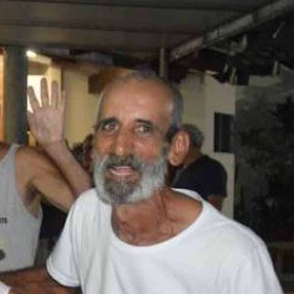 Décio José Benício apaga velinhas nesta quinta feira