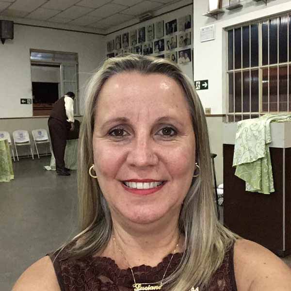 Luciane Moreno apaga velinhas nesta sexta feira