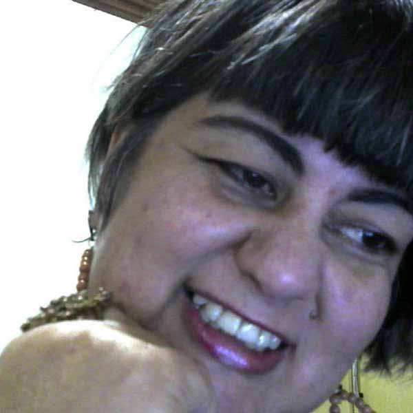 Elaine Cristina apaga velinhas nesta quarta feira