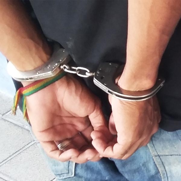 Ladrão é identificado após esquecer celular na loja onde furtou, em Marília