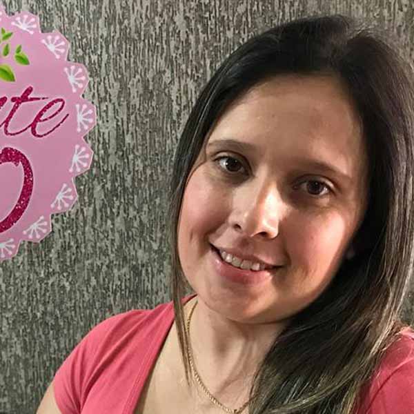 Isabel Aguilhar comemora mais um aniversário.