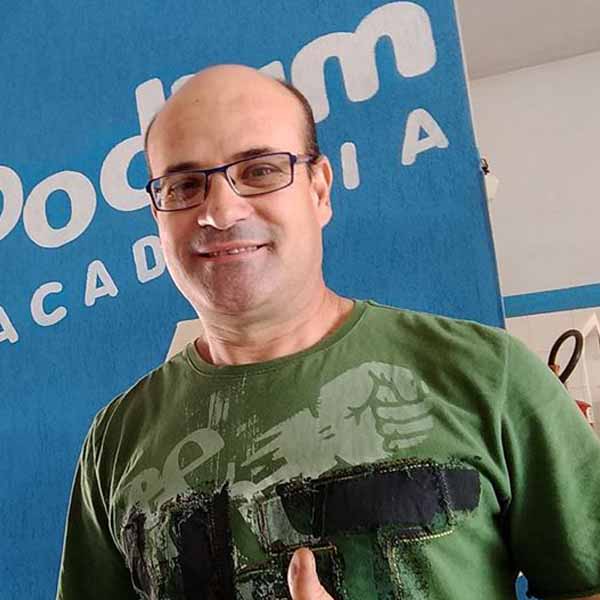 Rinaldo Ramos recebe os parabéns pela chegada de seu aniversário