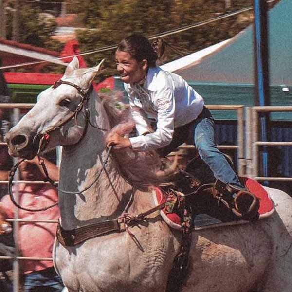 Eduarda Carrero traz 3 titulos de campeã para Paraguaçu durante o mês de Julho.