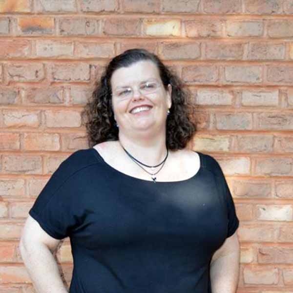 Adriana Furio apaga velinhas nesta sexta feira