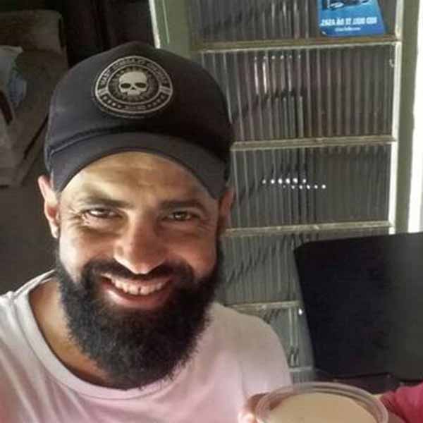 Sidnei Menezes apaga velinhas nesta sexta