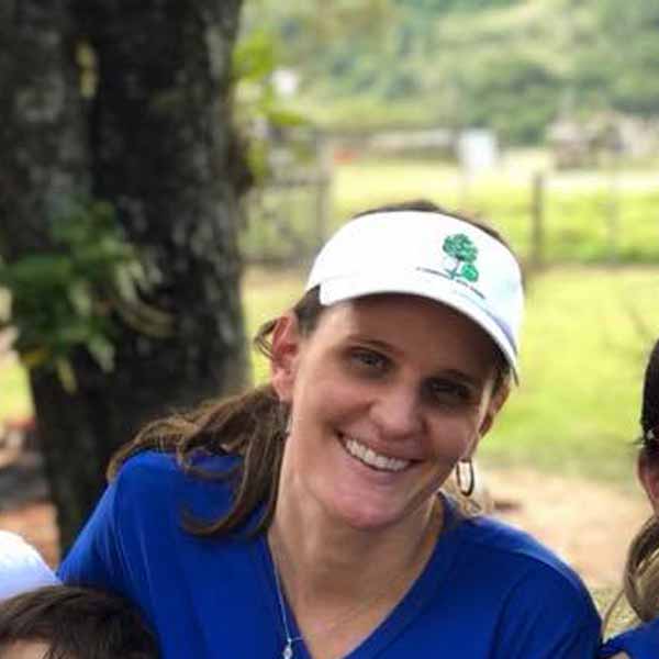 Flavia Cação completa idade nova