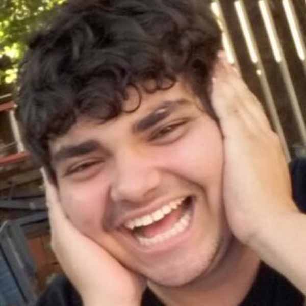 Leonardo Lopes apaga velinhas nesta quinta