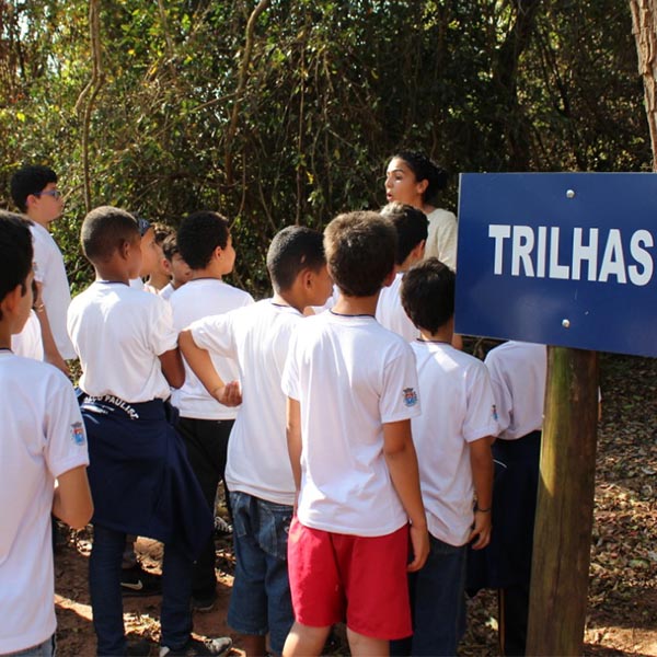 Centro de Educação Ambiental de Paraguaçu recebe alunos da EMEF Helena Wirgues