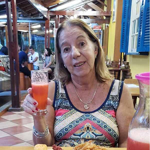 Regina Alvares comemora mais um aniversário.