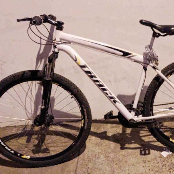 Menor ameaça atirar em vítima durante roubo de bicicleta, em Paraguaçu