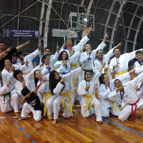 Atletas do Taekwondo de Paraguaçu participam de evento esportivo em Piracicaba