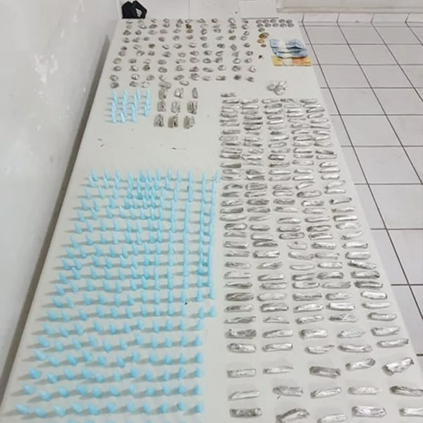 Jovem que estava em liberdade há oito dias é preso com quase 500 porções de droga em Marília