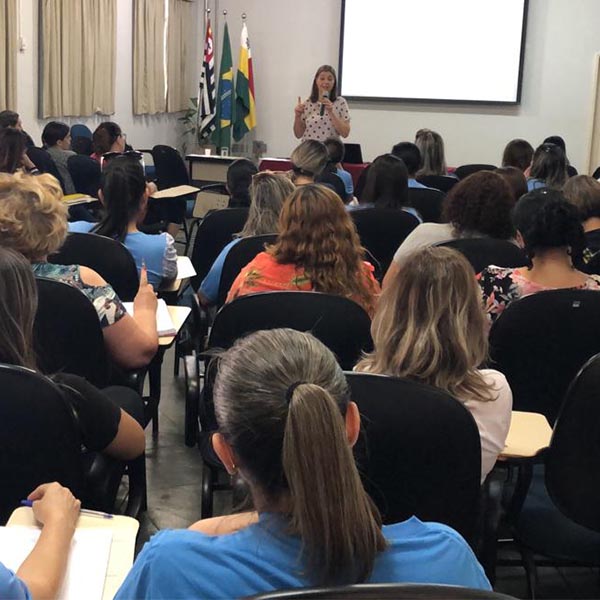 Professores especialistas de Paraguaçu têm capacitação com professora da Unesp