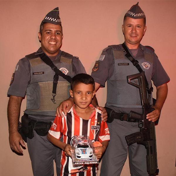 PM realiza sonho de paraguaçuense de 11 anos que quer ser policial