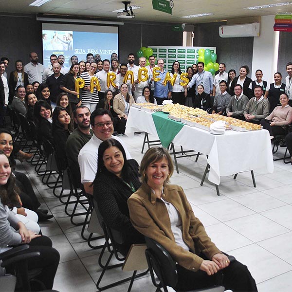 Unimed Assis comemora certificação NBR ISO 9001:2015
