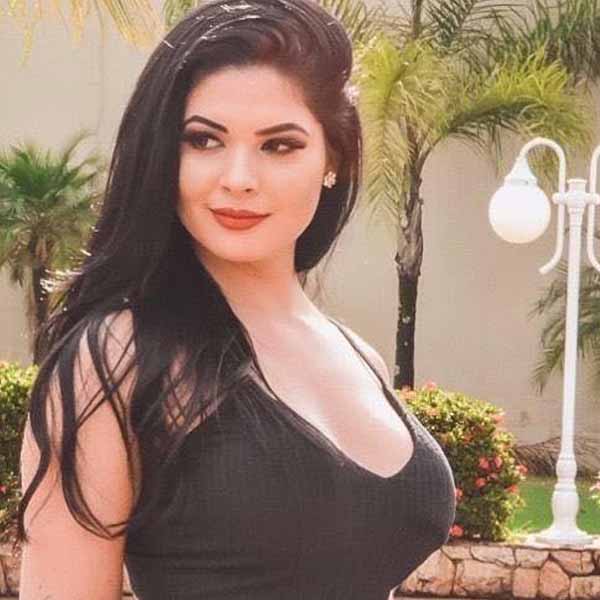 Renata G. Fernandes apaga velinhas nesta sexta
