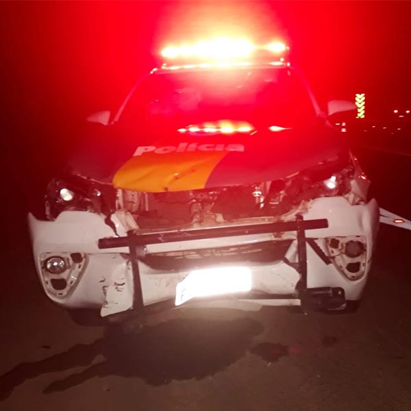 Carro da Polícia Rodoviária se envolve em acidente e 4 pessoas ficam feridas em Assis