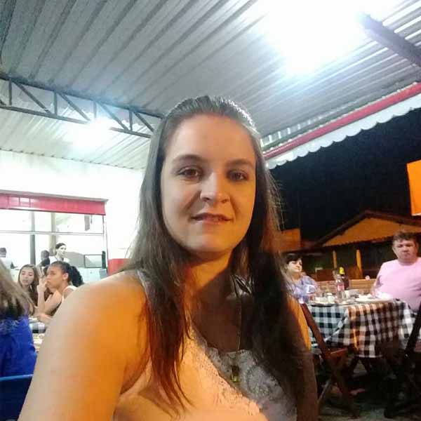 Amanda Paula Gonçalves comemora mais um aniversário.
