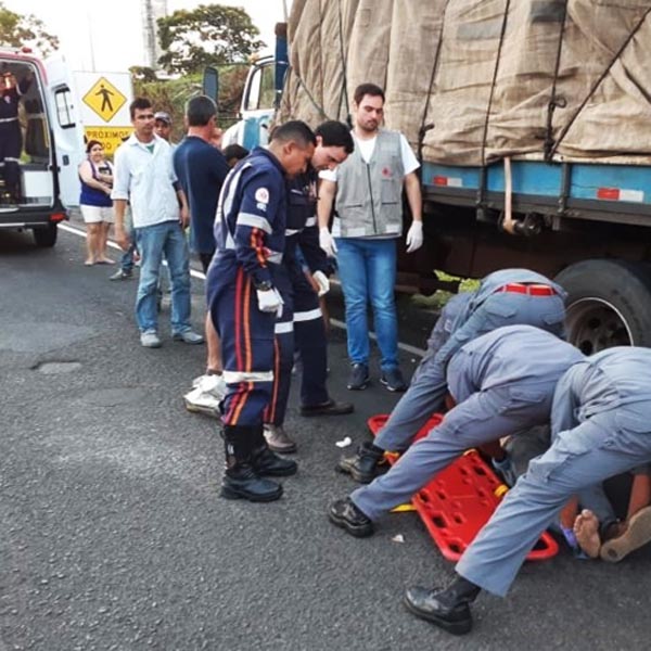 Caminhoneiro é atropelado na Rodovia SP-294 em Marília