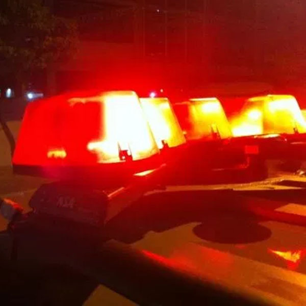 Carro invade a contramão, fere motociclista e segue viagem na rodovia Assis/Marília