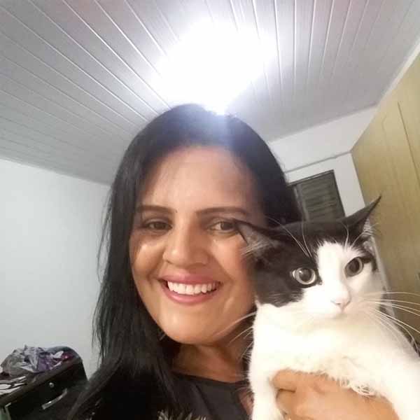 Sandra Azevedo recebe os parabéns pelo seu aniversário