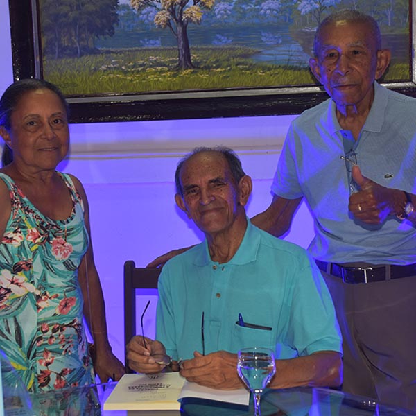 Escritor retrata anos vividos em Paraguaçu em livro lançado no último fim de semana