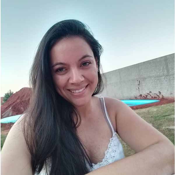 Aline Rodrigues comemora mais um ano de vida