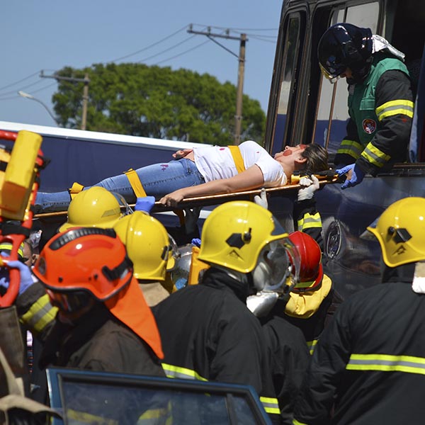 Simulado de grave acidente mobiliza equipes em avenida de Assis