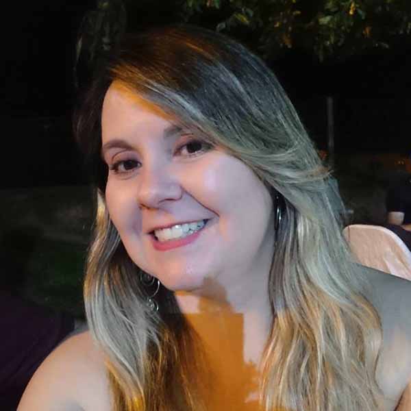 Karina Santos completa idade nova