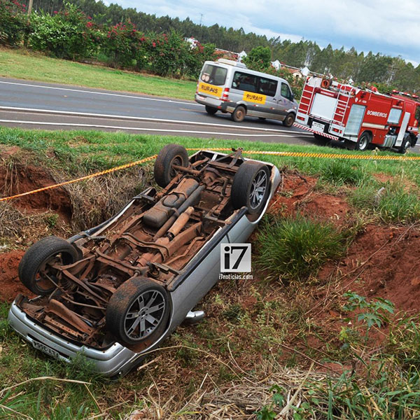 Motorista evita colisão e acaba perdendo o controle da direção do veículo, em Paraguaçu