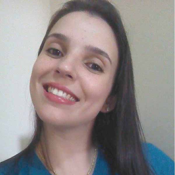 Bruna Marestone recebe os parabéns pelo seu aniversário