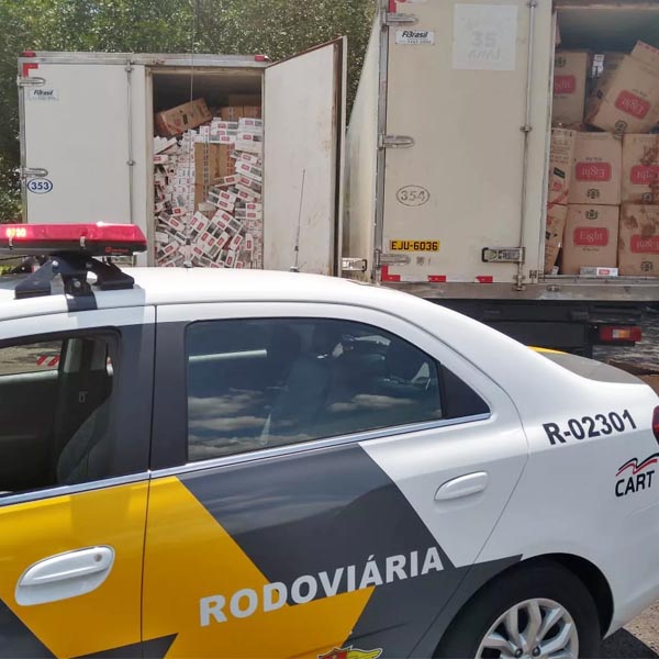 Polícia apreende três caminhões com cigarros contrabandeados em rodovia de Assis e região