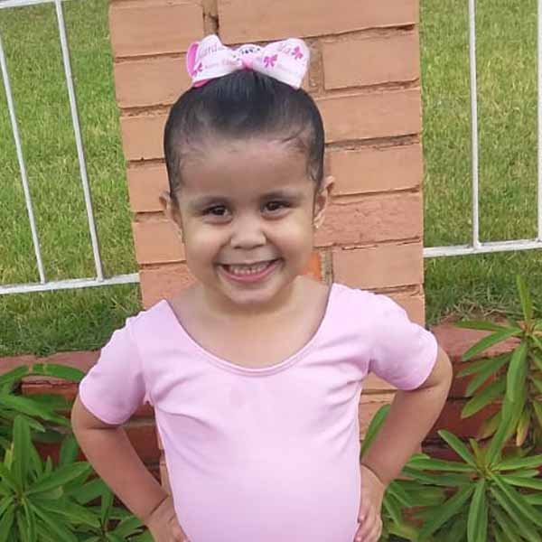 Maria Eduarda recebe os parabéns pelo seu aniversário