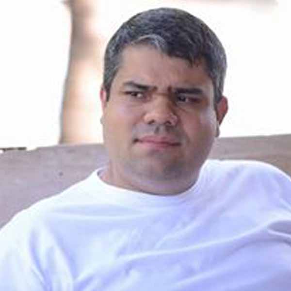 Adriano Lopes recebe os parabéns pelo seu aniversário