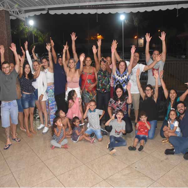 Proprietários e Funcionários do Restaurante Turquinho confraternizam