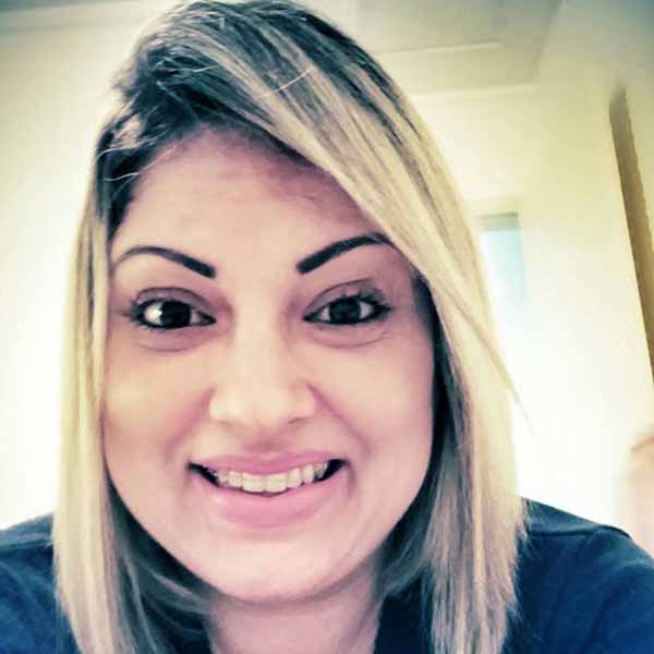 Josiane Fonseca recebe os parabéns pelo seu aniversário
