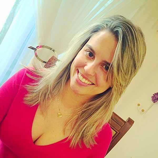 Marcela Meneguetti completa idade nova