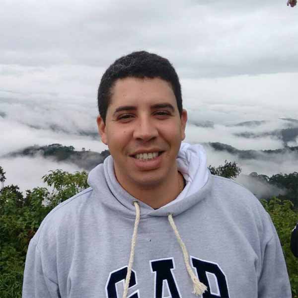 Marco Aurelio recebe os parabéns pelo seu aniversário