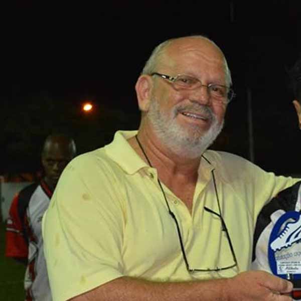 Waldemar Azevedo apaga velinhas neste domingo