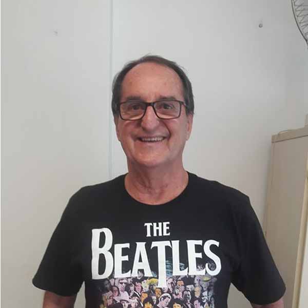 Antonio Affini apaga velinhas nesta quinta