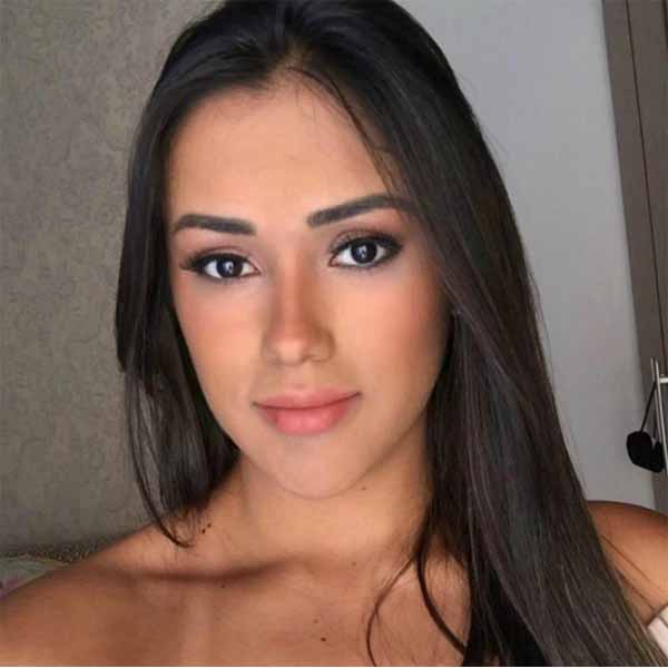 Karina Nunes comemora mais um ano de vida
