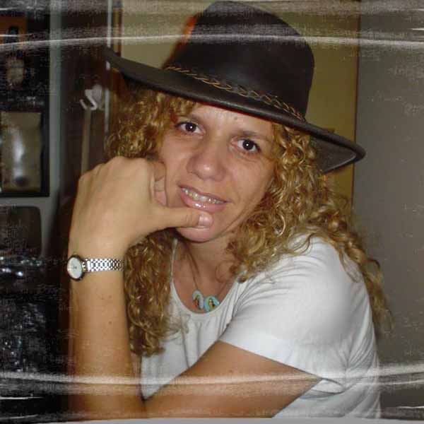 Solange Scaramboni recebe os parabéns pelo seu aniversário