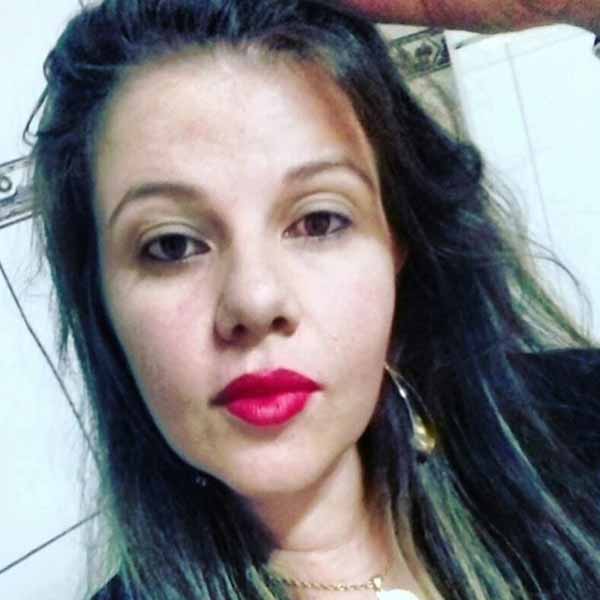 Suzana Gomes apaga velinhas neste sábado