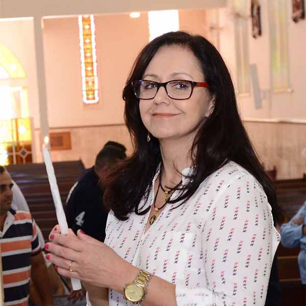Fatima Dalkimin recebe os parabéns pelo seu aniversário