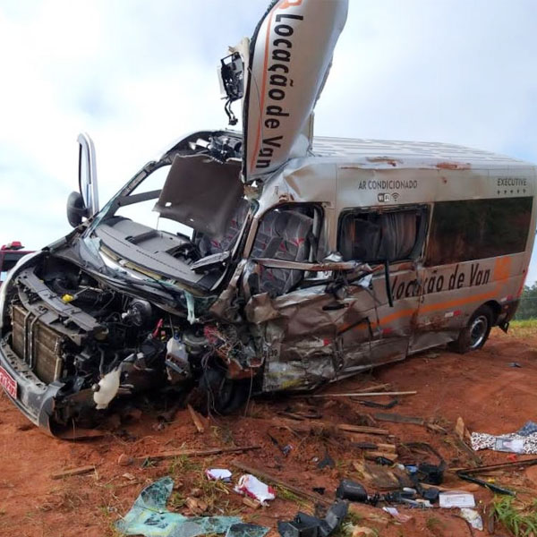 Acidente com van de Tupã deixa 14 feridos na SP-294