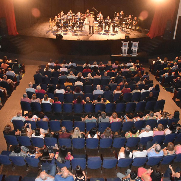 Prefeita reinaugura o Cine Teatro de Paraguaçu Paulista